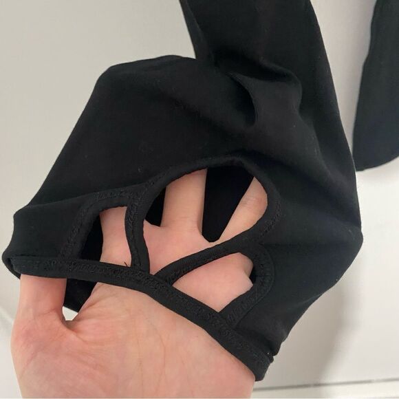 Calvin
Klein Performance Women’s Cropped Capri Black Cage Detail Leggings S - Picture 2 of 4